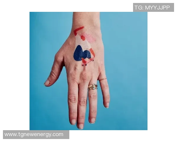 足球明星拉姆齐独特纹身艺术展示与背后故事揭秘