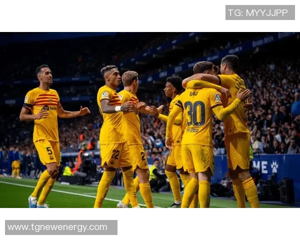 足球明星闪耀绿茵场:探索他们的传奇故事与精彩瞬间 足球明星闪耀绿茵场:探索他们的传奇故事与精彩瞬间