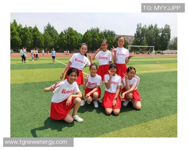 铝城小学足球明星崭露头角展现青春活力与团队精神